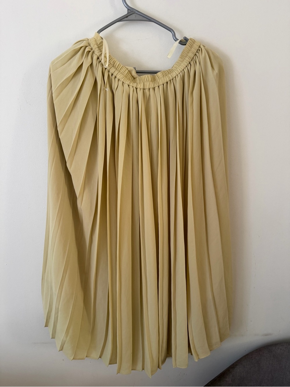 Uniqlo Pale Yellow Pleated Skirt